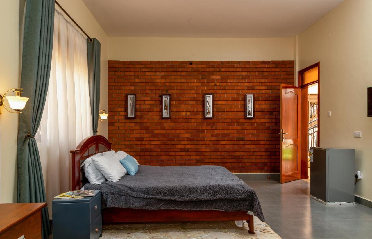 Fred And Winnie Bnb Кампала Екстериор снимка